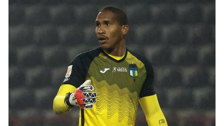 El arquero de O’Higgins finalmente obtuvo el visto bueno de la FIFA para defender a la “Tri”.