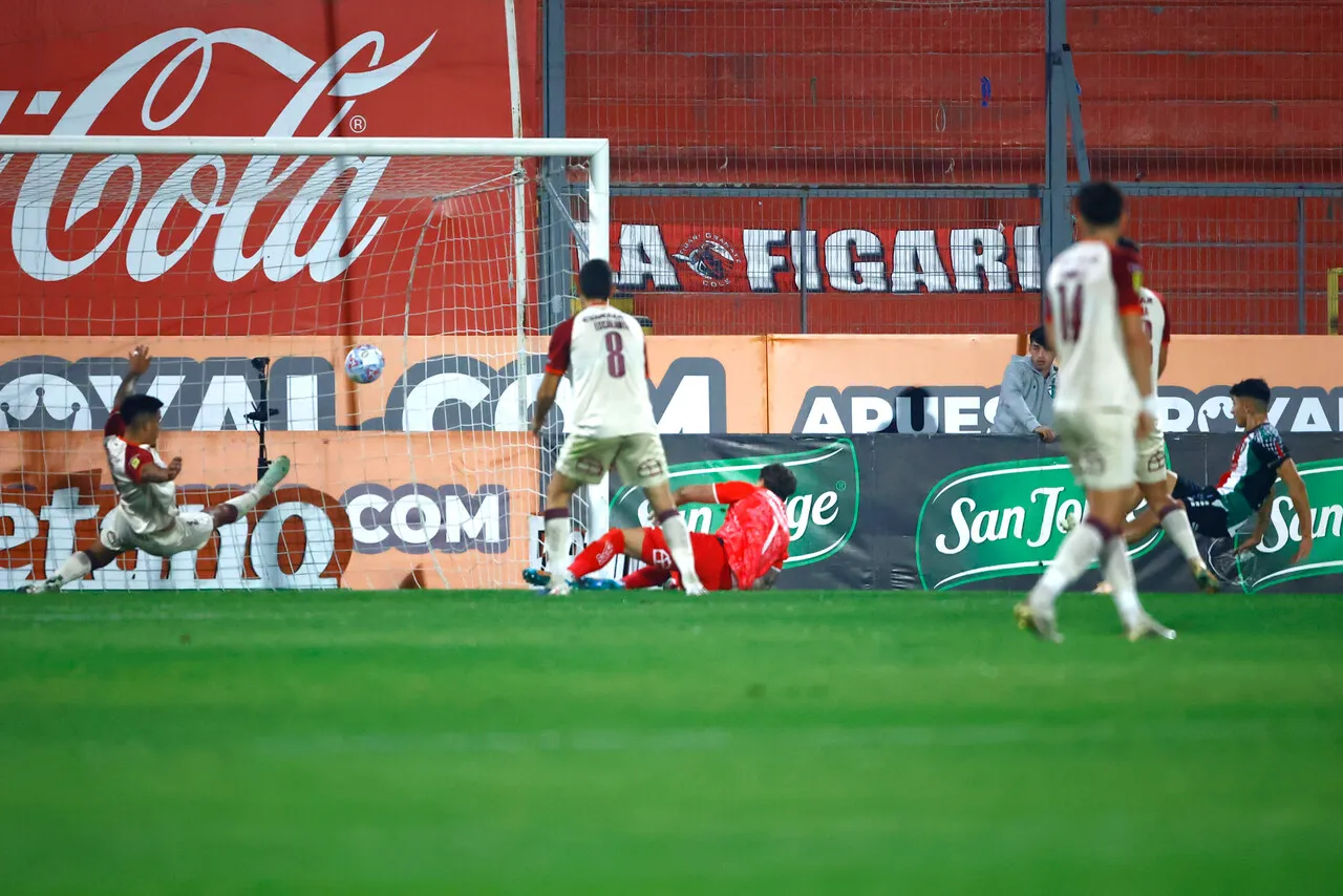 ¡Palestino goleó y trepó en la tabla de la Liga de Primera! (Photosport).