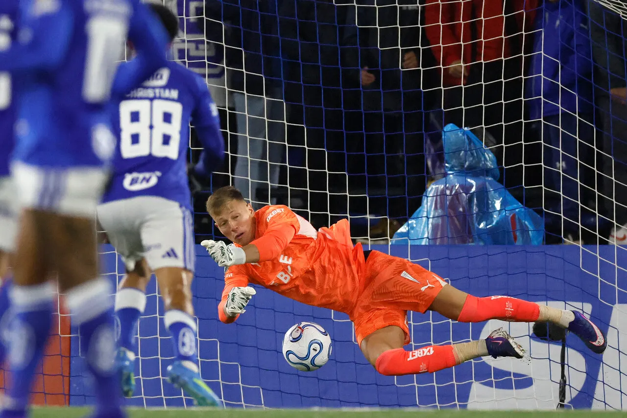 Bernedo vuelve a la titularidad en la UC. | Foto: Photosport