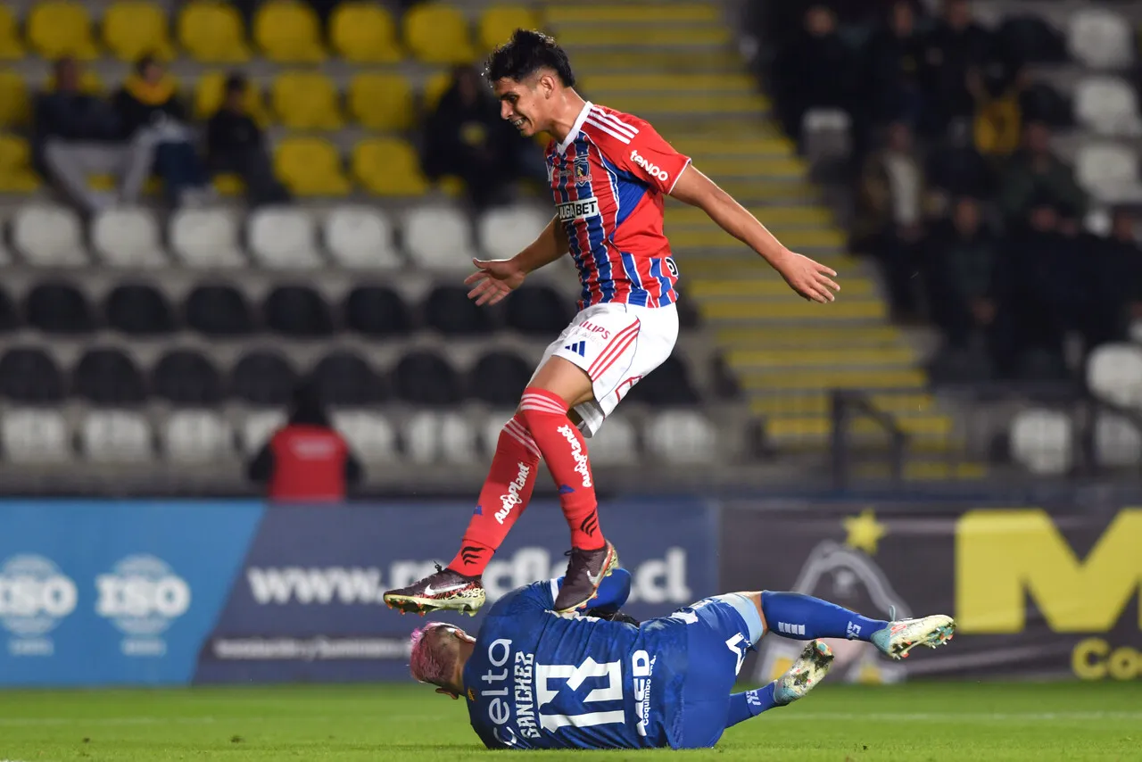 Yastin Cuevas vuelve al banco de suplentes. | Foto: Photosport