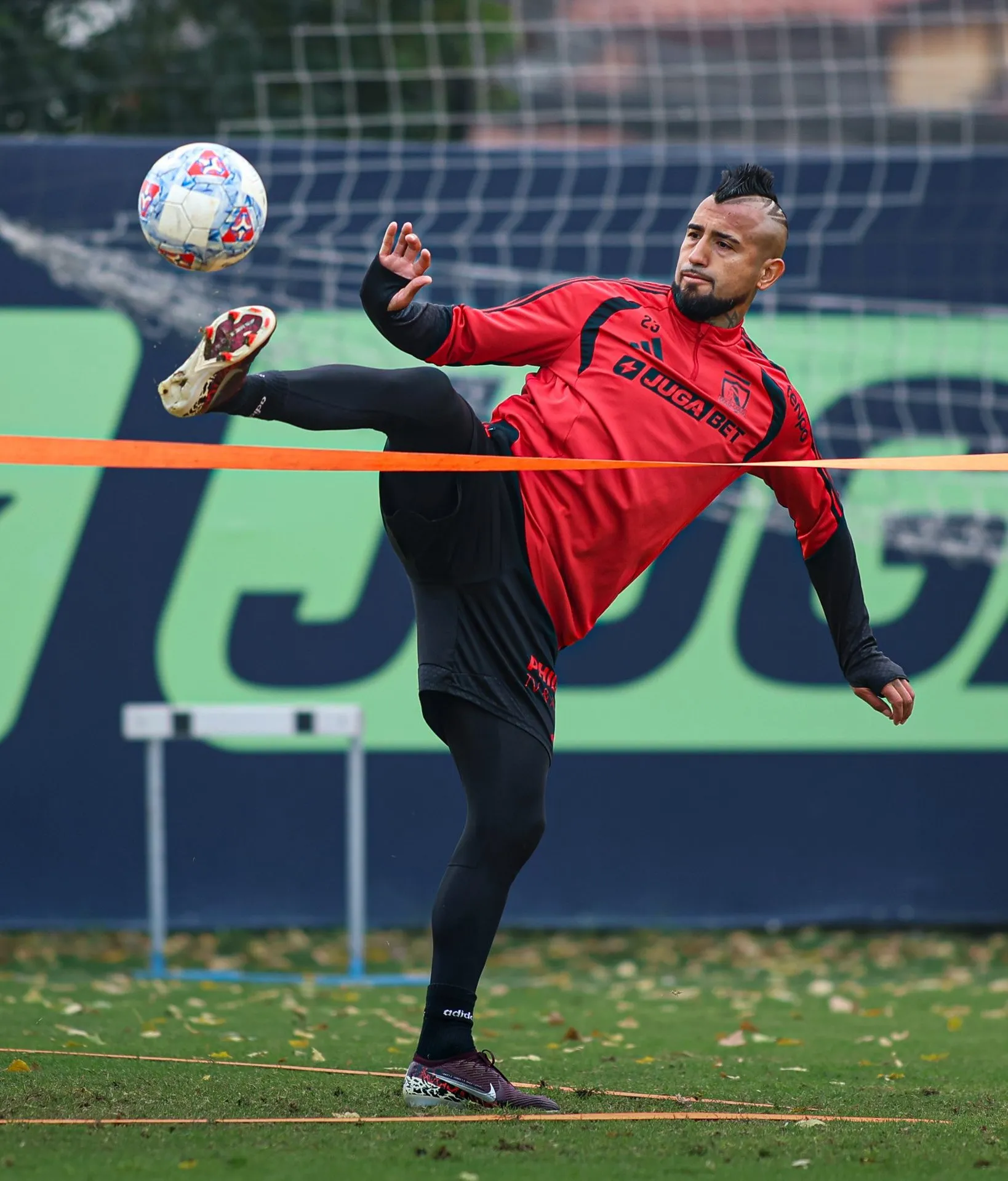 Arturo Vidal será titular ante Ñublense. (Foto: @ColoColo)