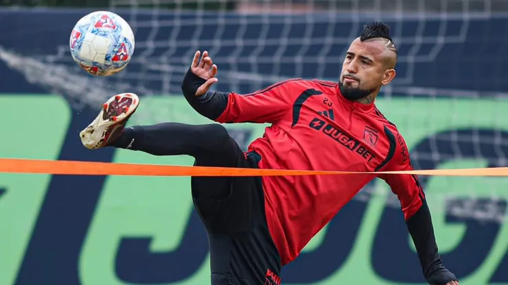 Arturo Vidal lidera la citación de Colo Colo para enfrentar a Ñublense. (Foto: @ColoColo)