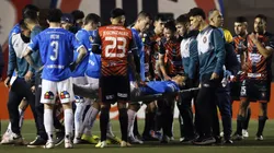 Fernando Zampedri tuvo que ser trasladado de urgencia. (Foto: Sebastián Cisternas/Photosport)