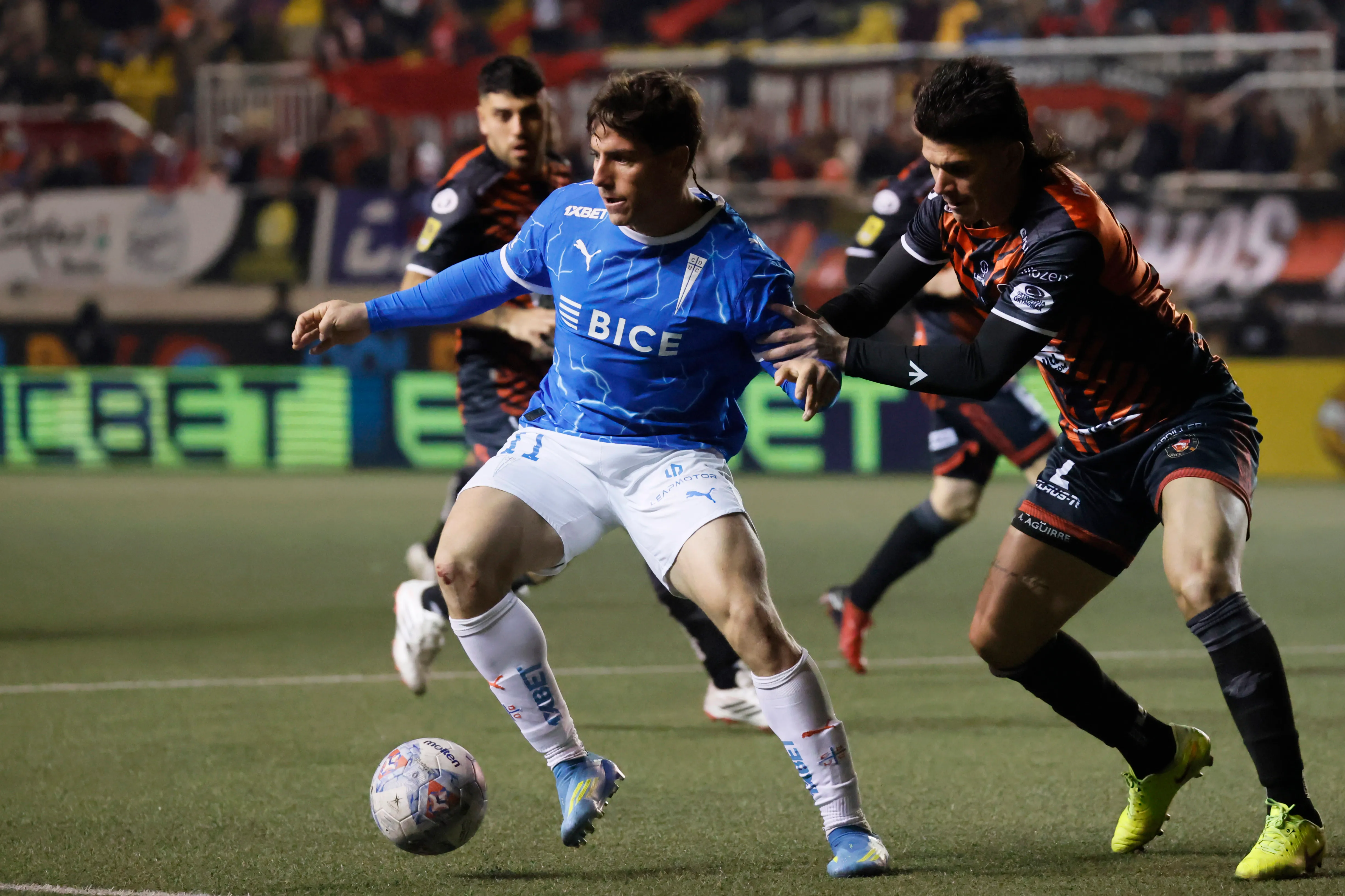 Clemente Montes fue una de las figuras del triunfo de la UC ante Limache. (Foto: Sebastián Cisternas/Photosport)