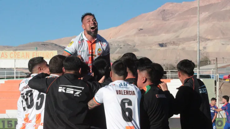 ¡Cobresal sepultó a la U con un golazo de tiro libre!