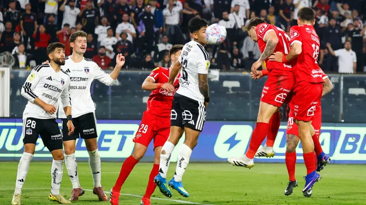 Colo Colo vence 2-1 a Ñublense tras el primer tiempo en Macul.