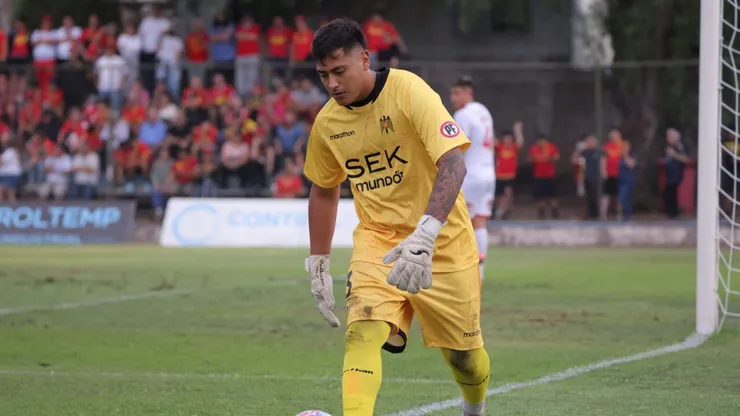 Julio Fierro es titular en Unión Española.