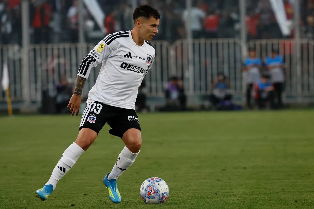 Fernández tiene poco protagonismo en Colo Colo. | Foto: Photosport