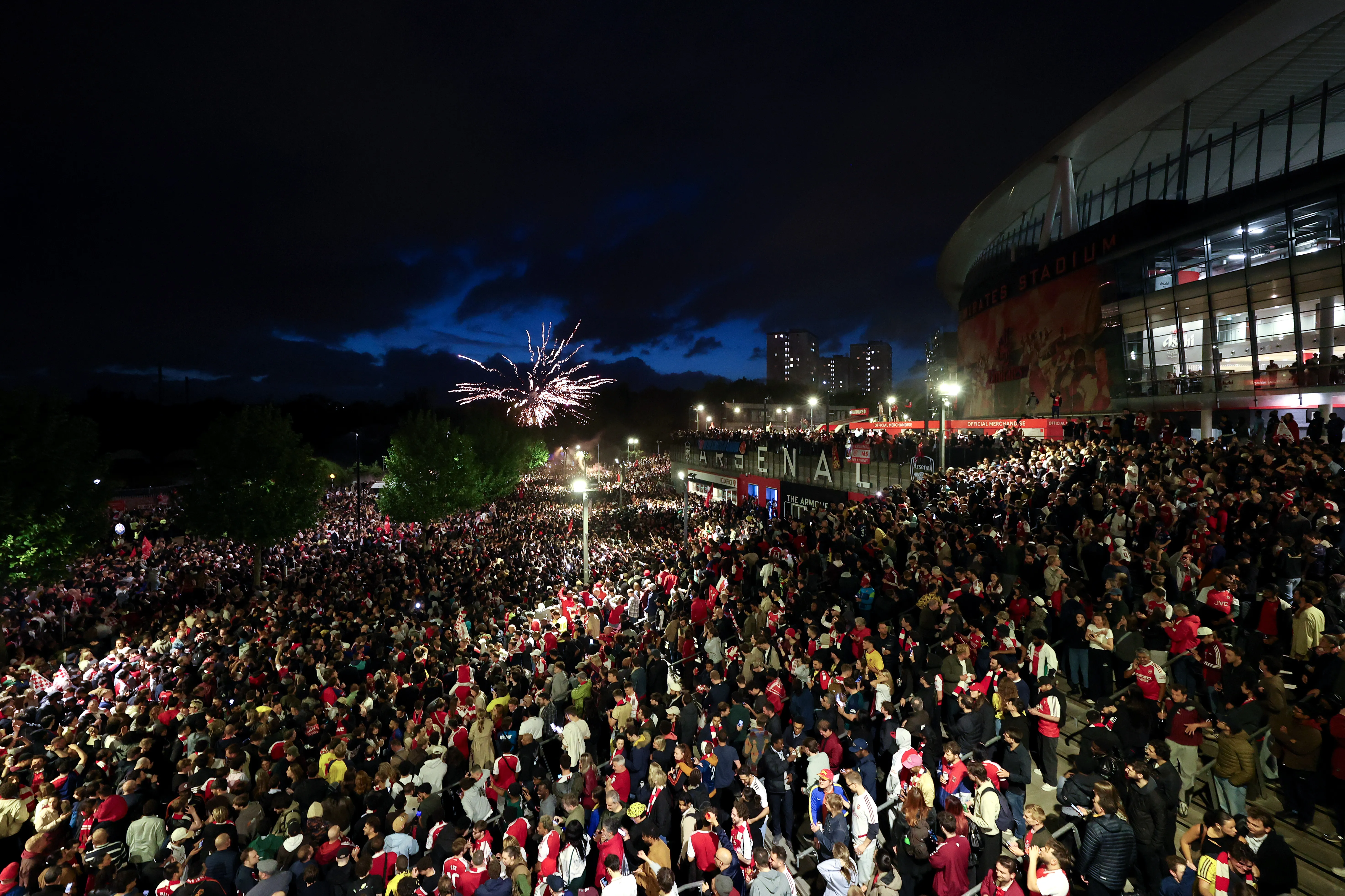 Calles repletas en Londres tras el nuevo título del Arsenal (Foto: Getty)