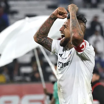 En Colo Colo le prestan ropa a Arturo Vidal en medio de nueva polémica