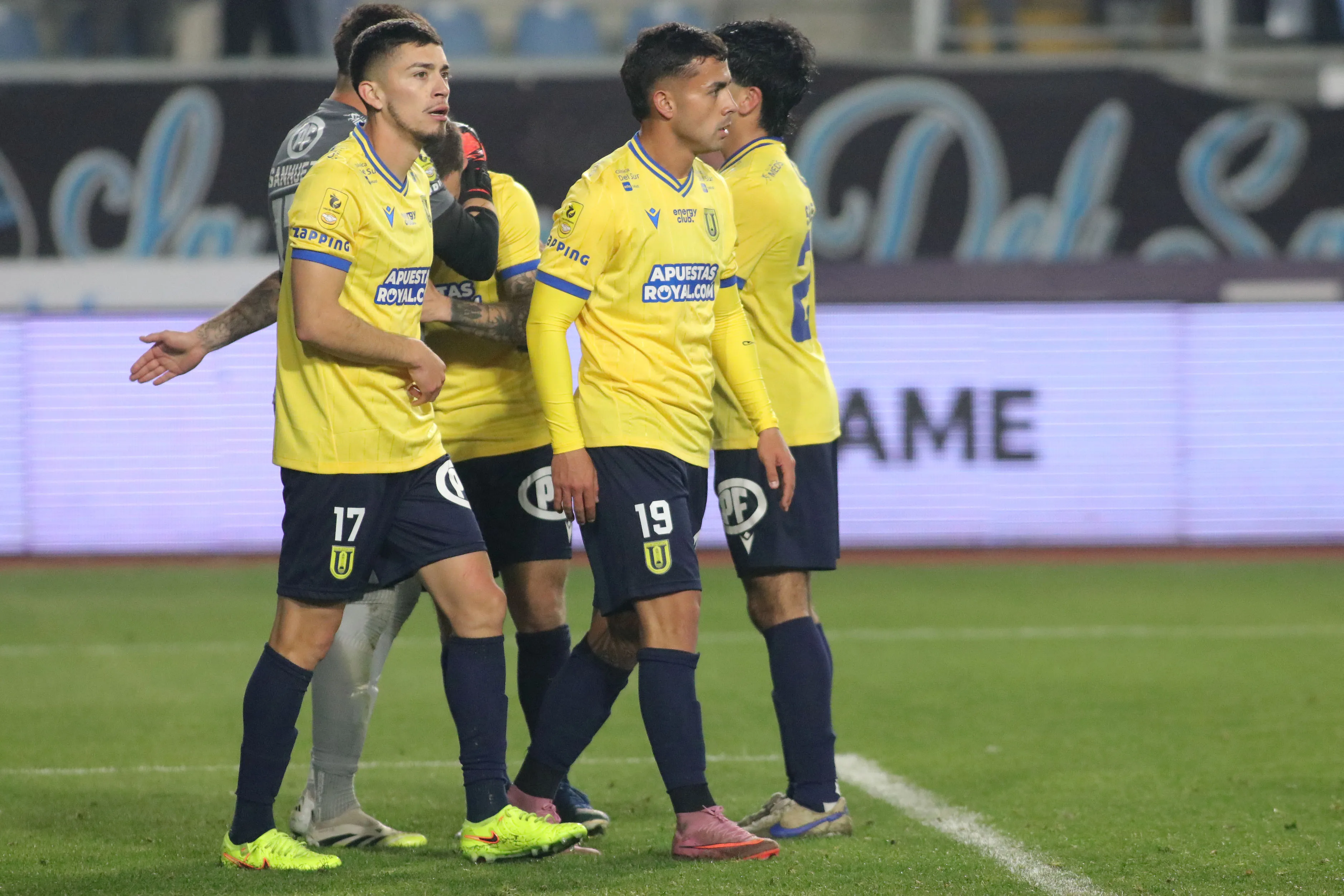 La UdeC sufre la resta de tres puntos en la Liga de Primera. (Foto: Jorge Loyola/Photosport)