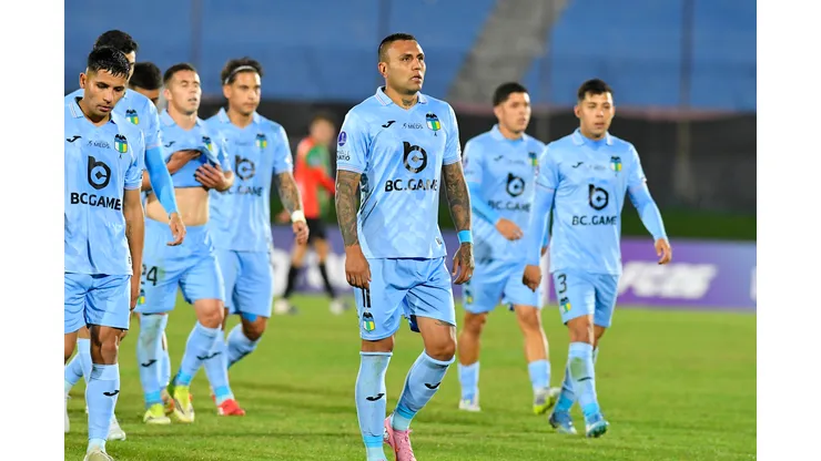 O'Higgins perdió en Uruguay y se complicó en la Copa Sudamericana.