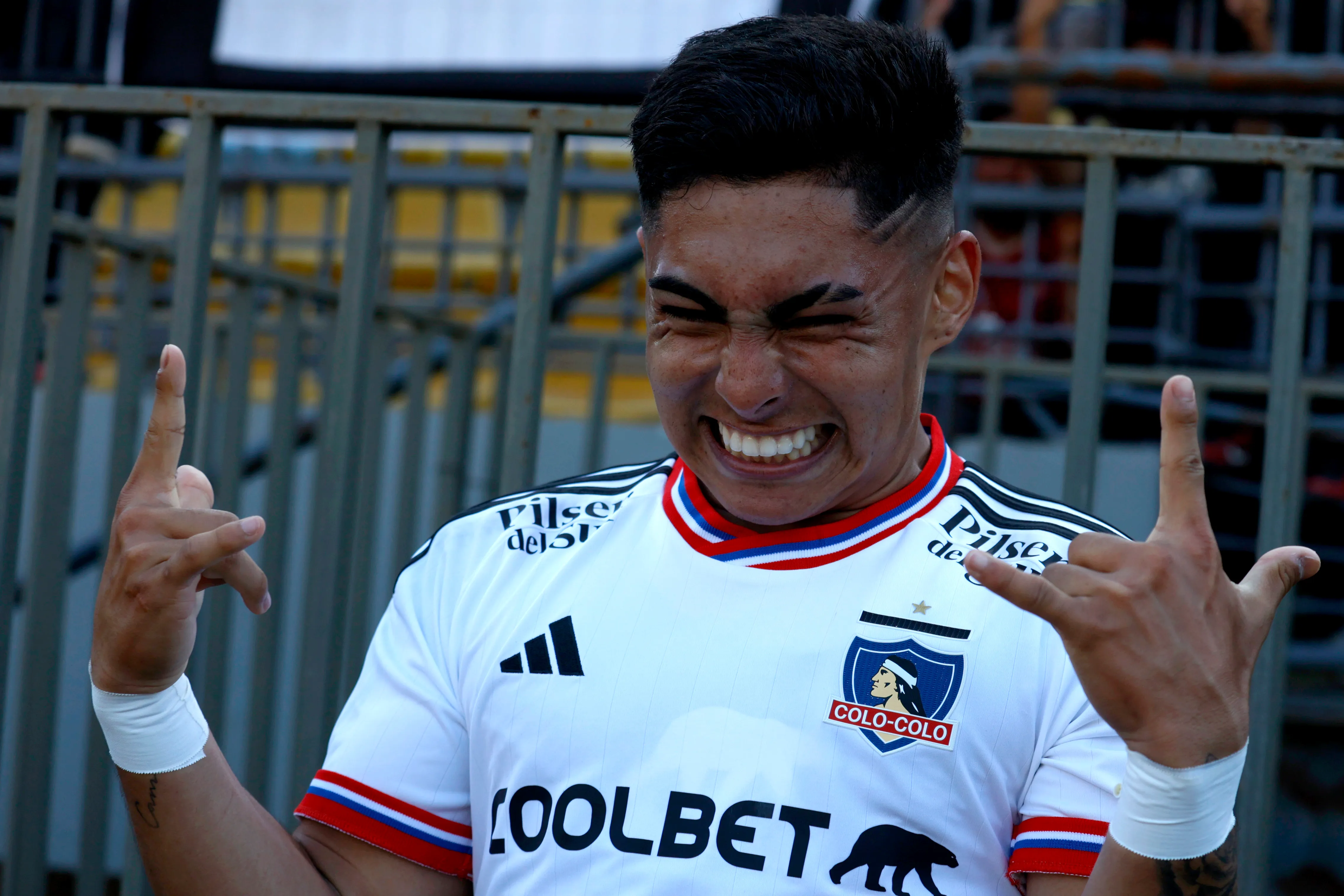 Jordhy Thompson irrumpió en Colo Colo en 2023, pero terminó siendo vendido por sus problemas fuera de la cancha. (Foto: Andrés Piña/Photosport)