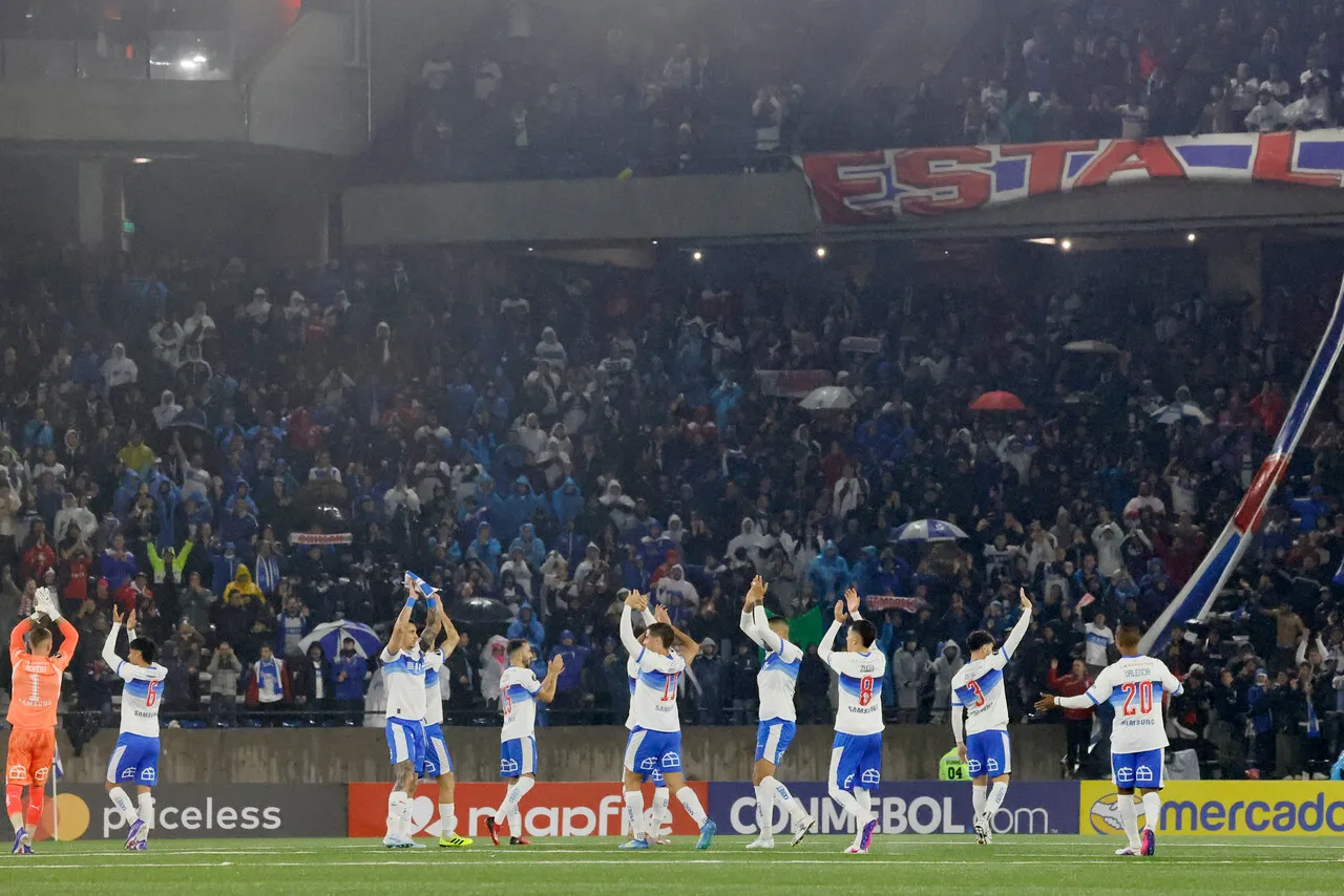 La formación de la UC en la Copa Libertadores | Foto: Photosport