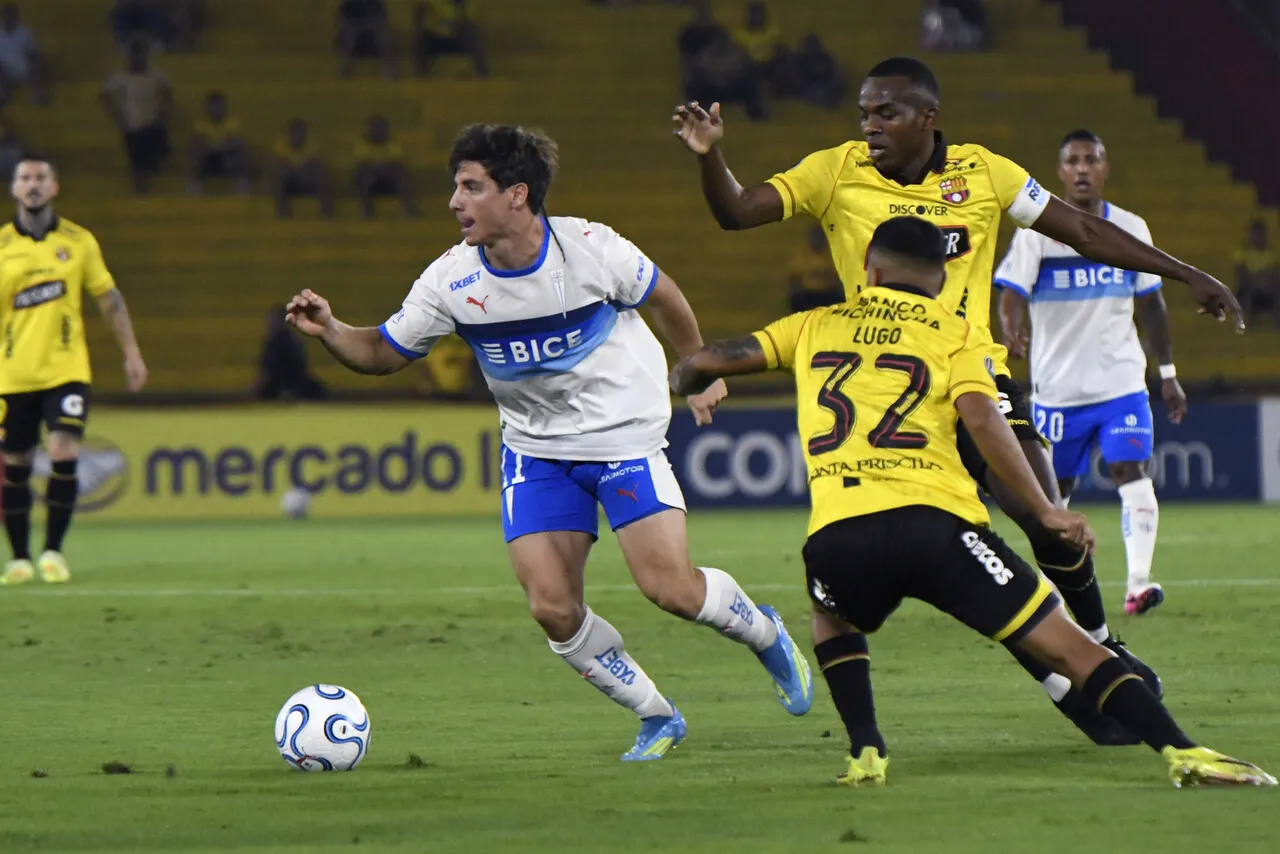 La UC hoy disputa un duelo clave con Barcelona | Foto: Photosport