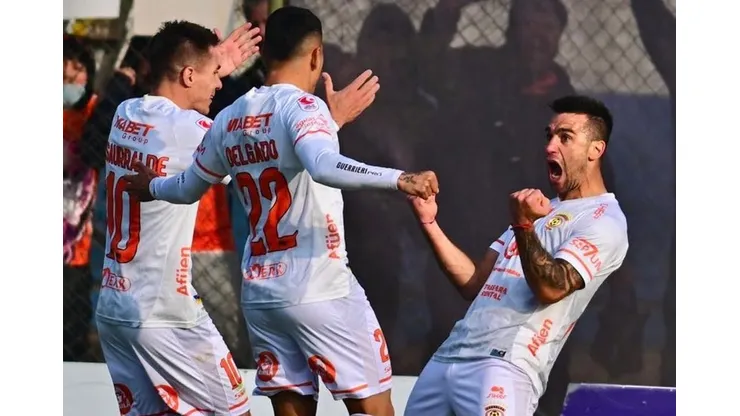 Cobreloa empata y sigue puntero en la Primera B.