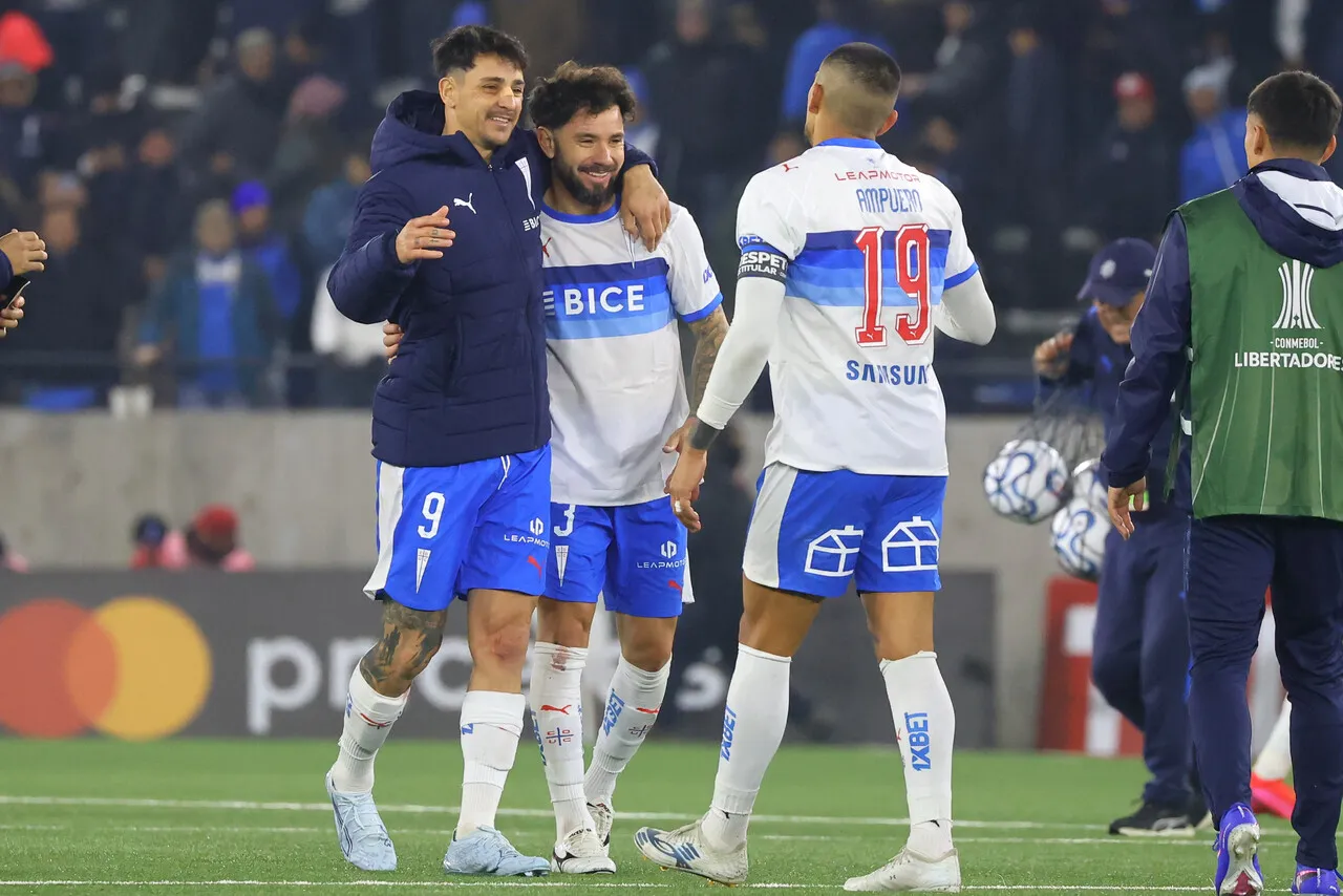 La UC derrotó a Barcelona. | Foto: Photosport