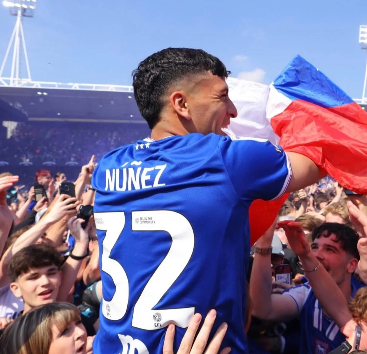 Marcelino Núñez viene de ascender a la Premier League pero no estará en los amistosos de la Selección Chilena. (Foto: Instagram)