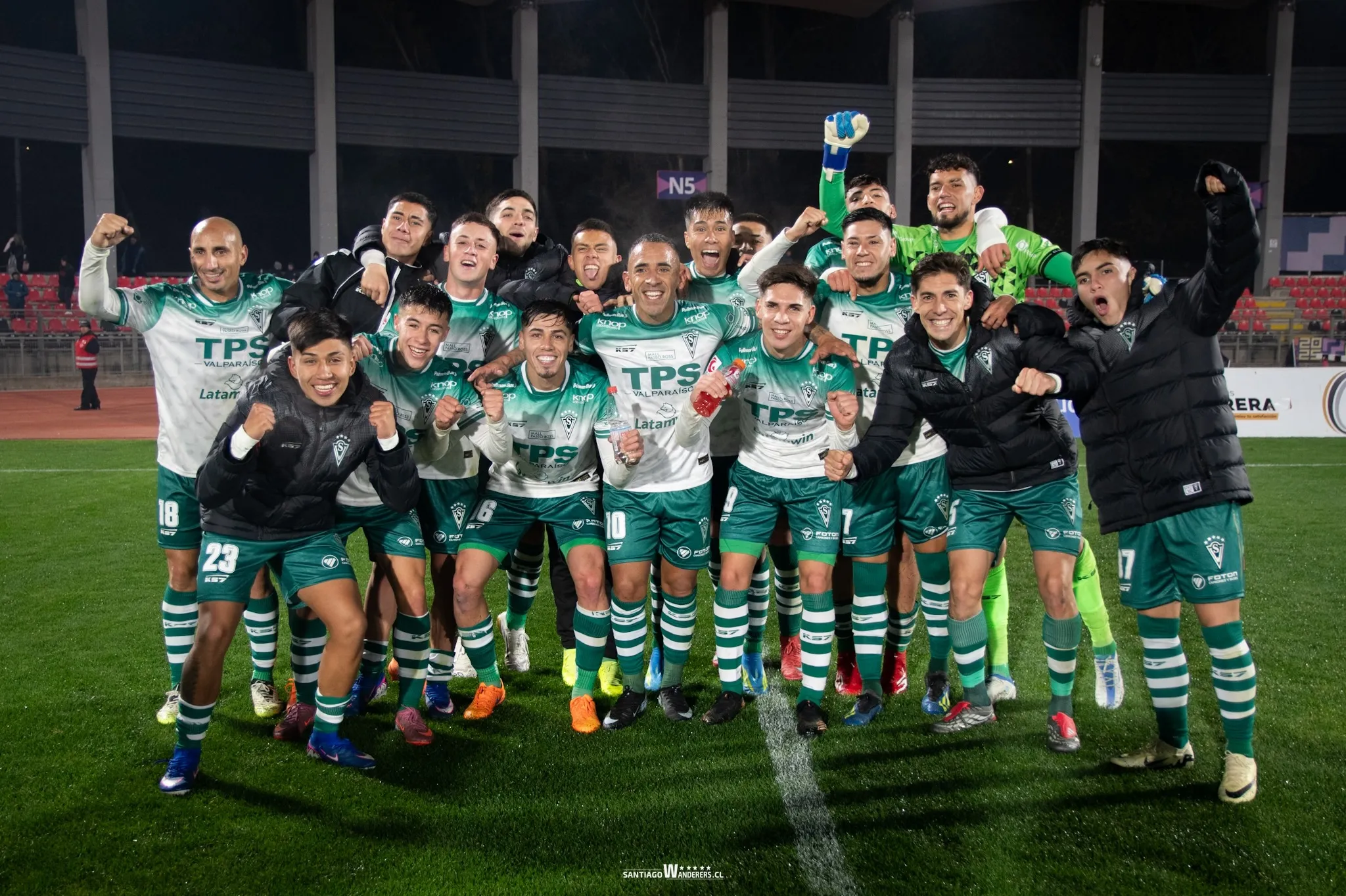Santiago Wanderers festejó en Talca