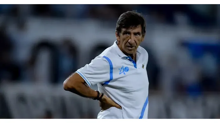 Damián Pizarro se queda sin entrenador en Argentina.
