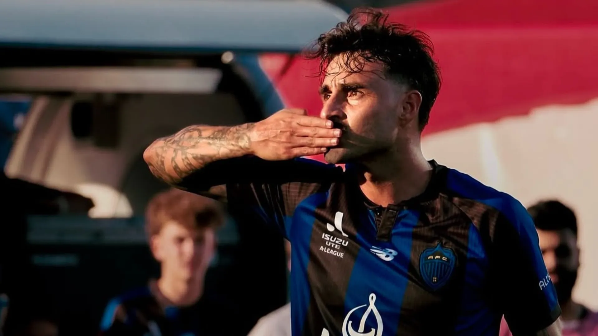 Luis Felipe Gallegos alzó un nuevo trofeo. (Imagen: Auckland FC)