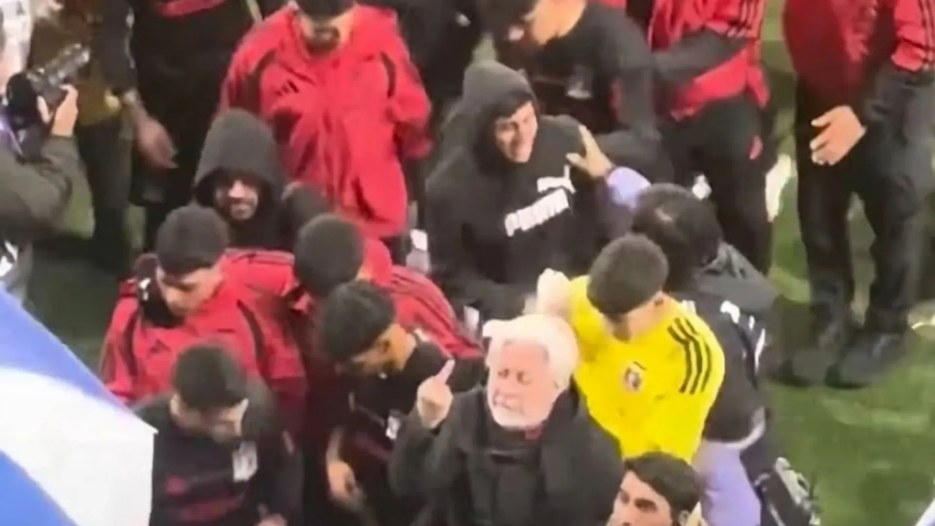 Director de ByN insultando a la gente en el Claro Arena. | Foto: Photosport