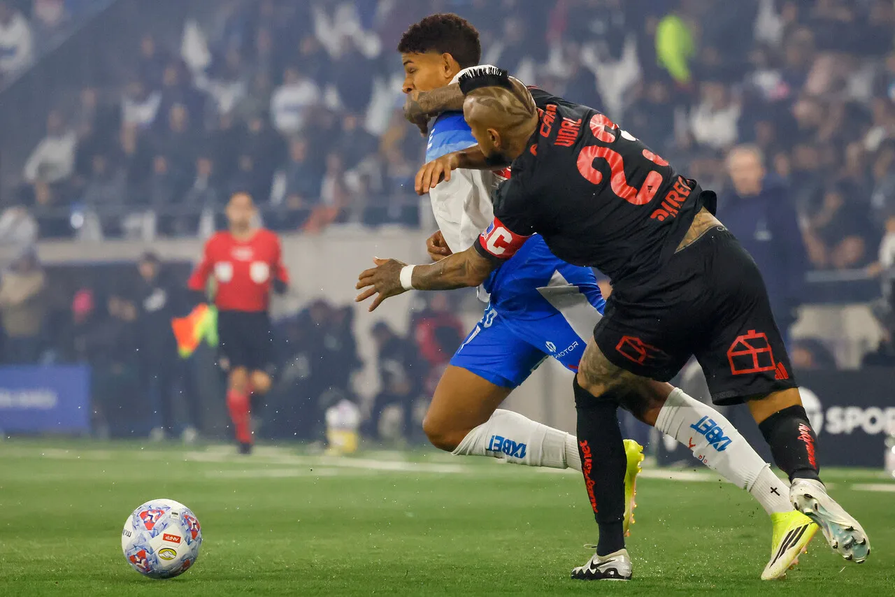Vidal tuvo mala suerte ante la UC. | Foto: Photosport