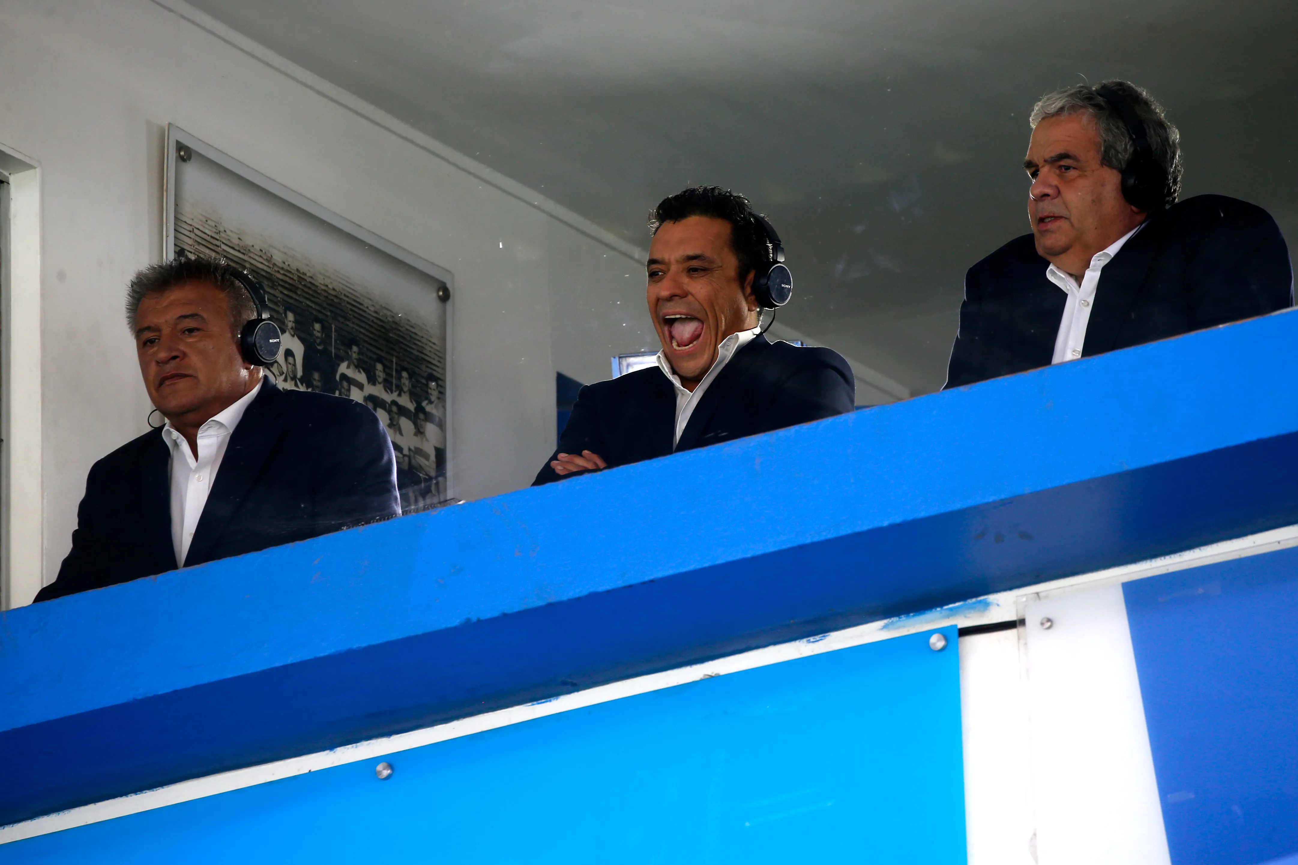 Claudio Borghi, Claudio Palma y Aldo Schiappacasse en plena transmisión en el viejo San Carlos de Apoquindo | FOTO: Andres Pina/Photosport