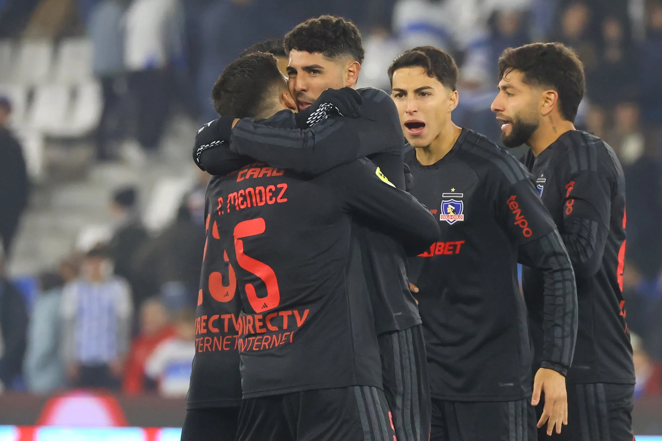 Los jugadores del Popular celebrando el triunfo ante el cuadro de la Franja | FOTO: Jonnathan Oyarzun/Photosport