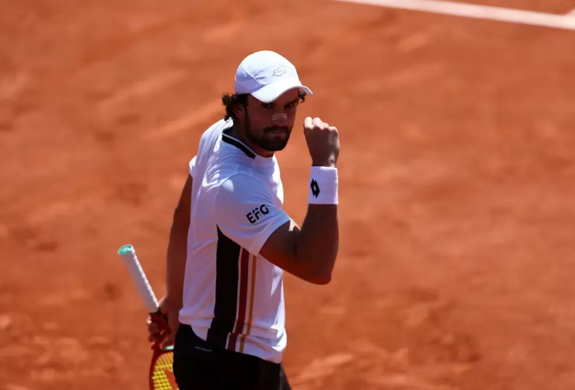 Valentin Vacherot de gran temporada decidió abandonar Roland Garros (FFT).