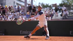 Alejandro Tabilo avanza sin jugar en Roland Garros.