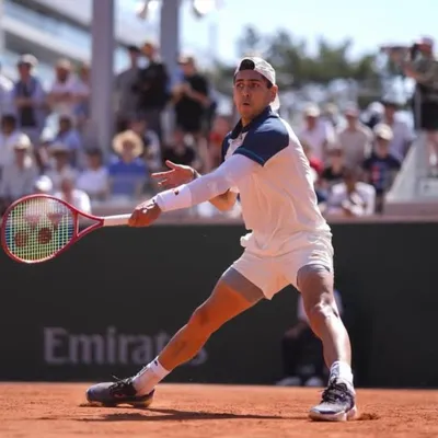 Alejandro Tabilo avanza en Roland Garros tras retiro de su rival: ¿A quién enfrentará en R3?