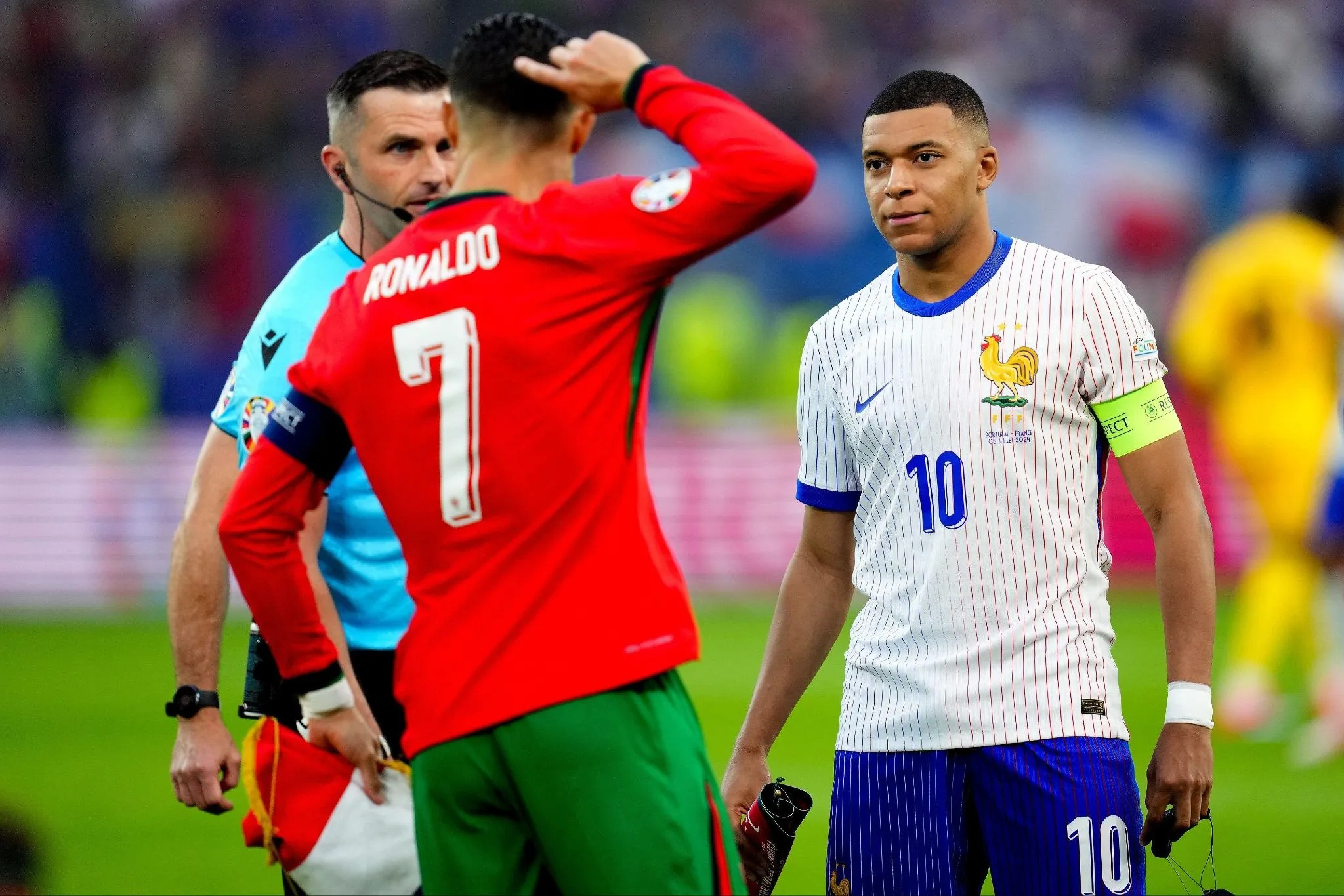 Kylian Mbappé y Crisyiano Ronaldo en un partido