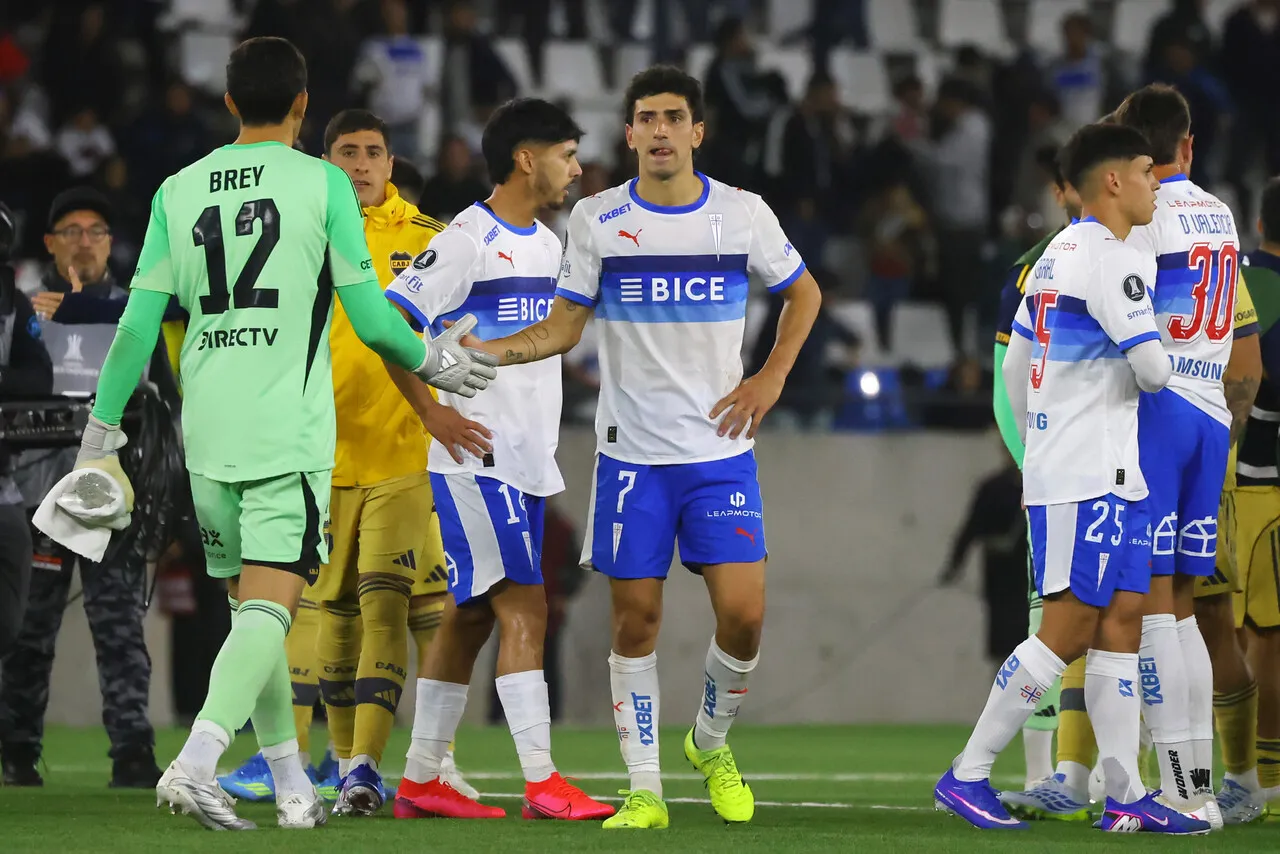La UC se juega la clasificación ante Boca esta noche. | Foto: Photosport