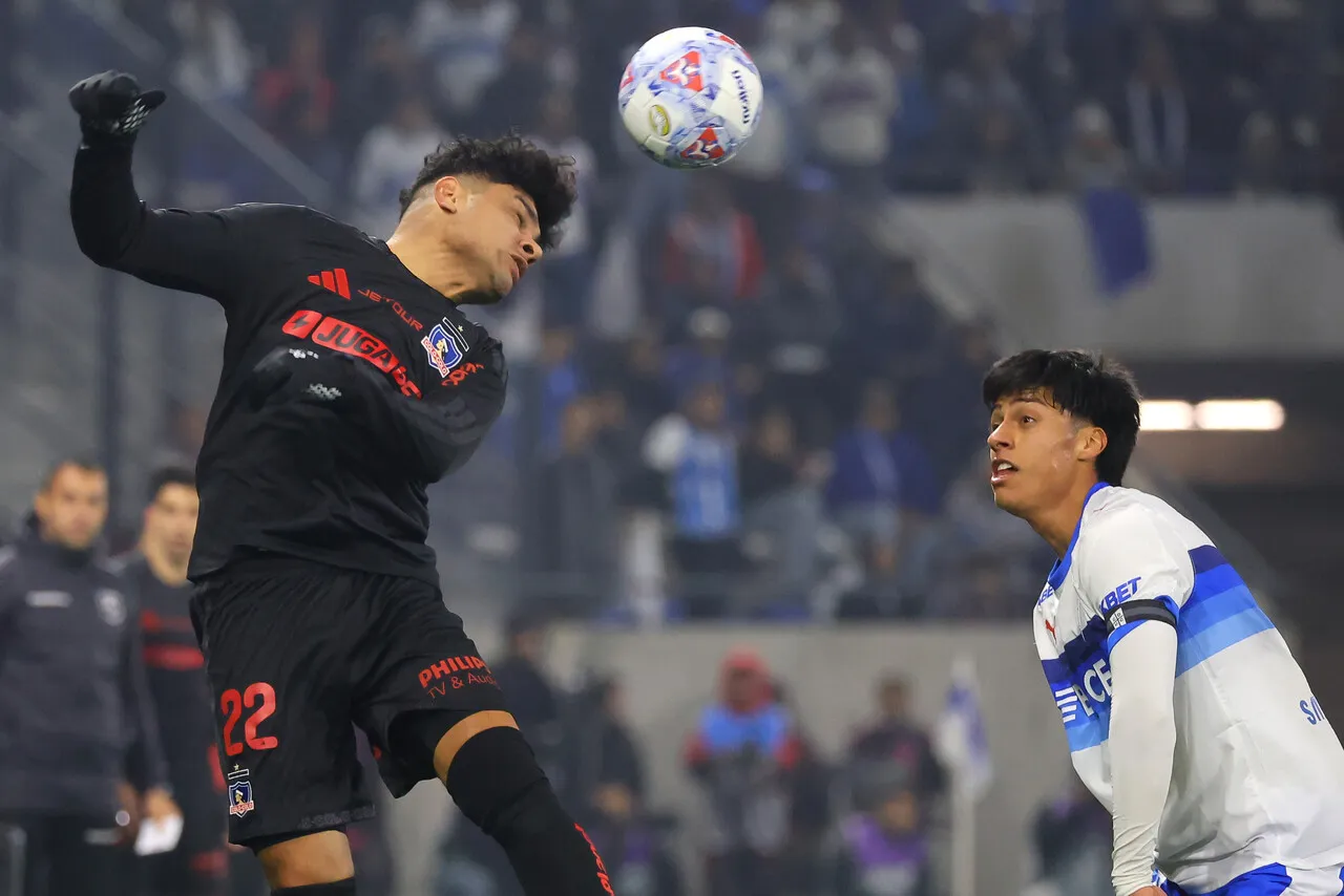 Aquino hizo poco y nada ante la UC. | Foto: Photosport