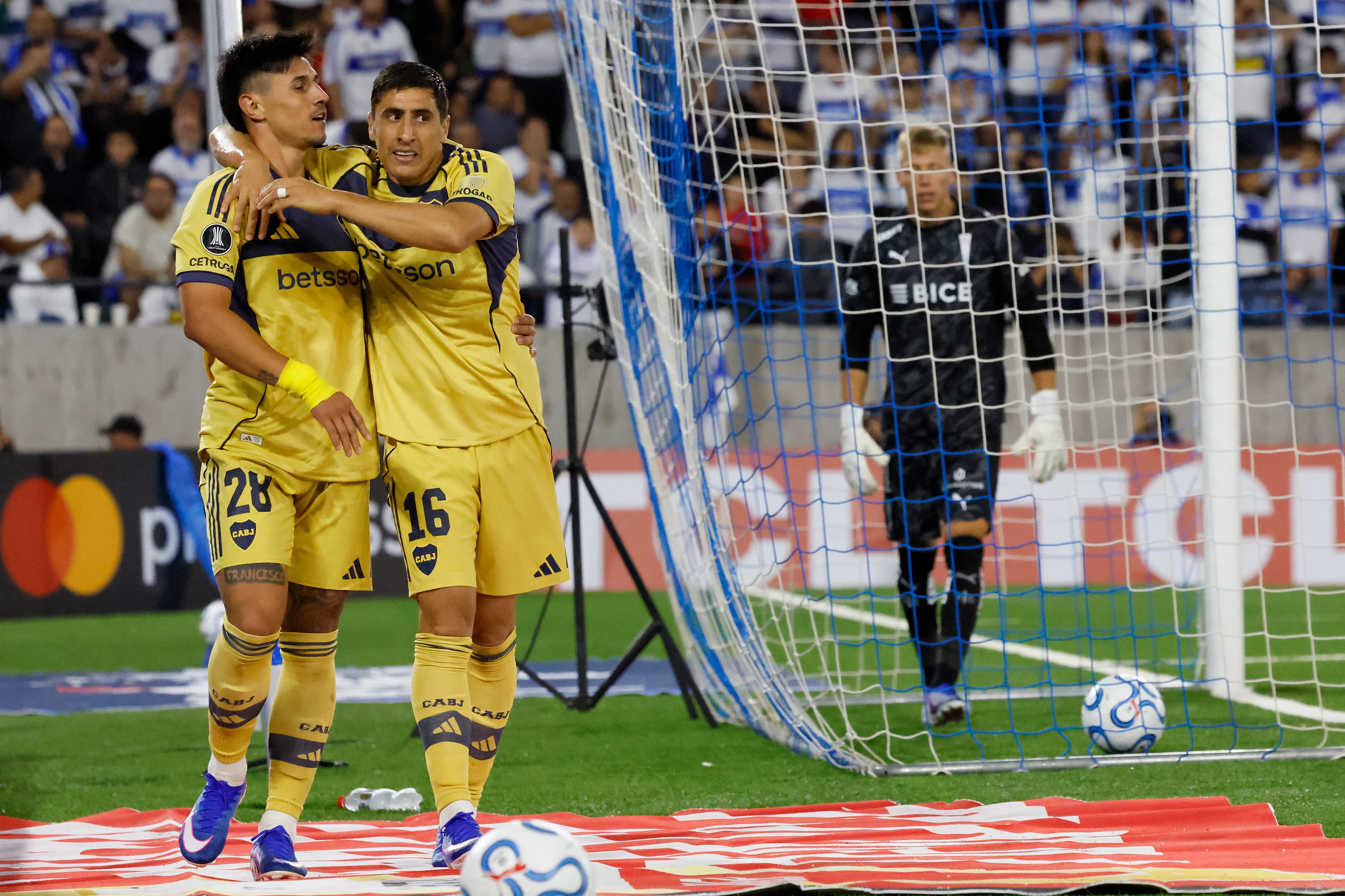 En el Claro Arena, Boca derrotó por 2 a 1 a los Cruzados | FOTO: Andres Pina/Photosport