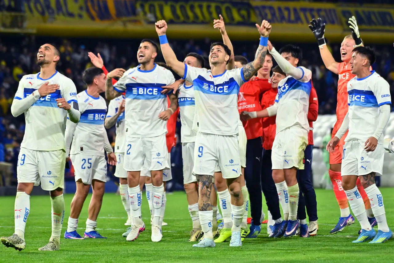 La UC logró un triunfo para la historia en Argentina. | Foto: Photosport
