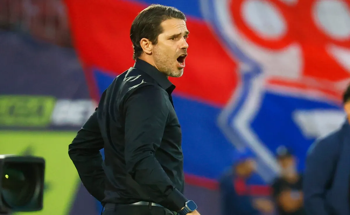Fernando Gago golpea la mesa con los refuerzos que exige en la U y aclaró una duda clave