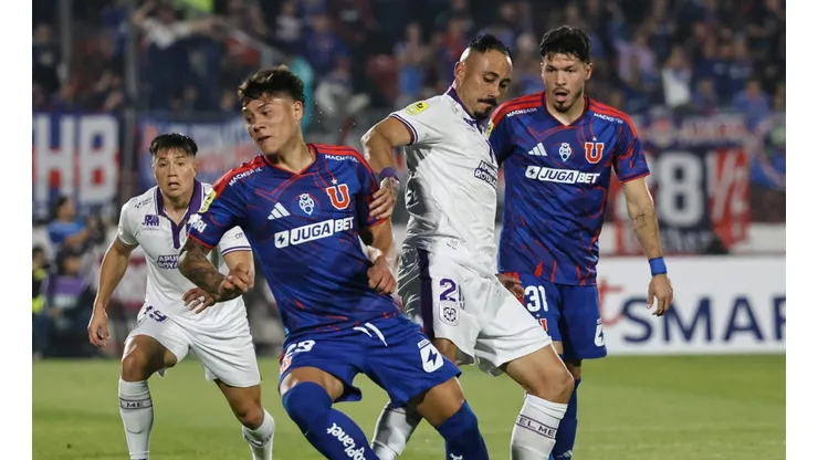 Un gol de Eduardo Vargas en los minutos finales le dio a los azules.