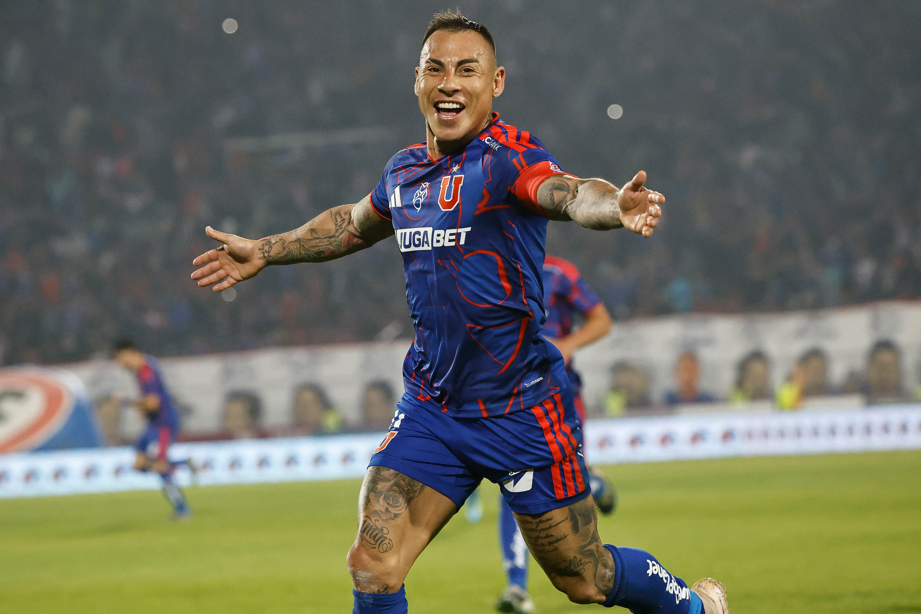 Fernando Gago elogió el trabajo de Eduardo Vargas. (Foto: Diego Martin/Photosport)