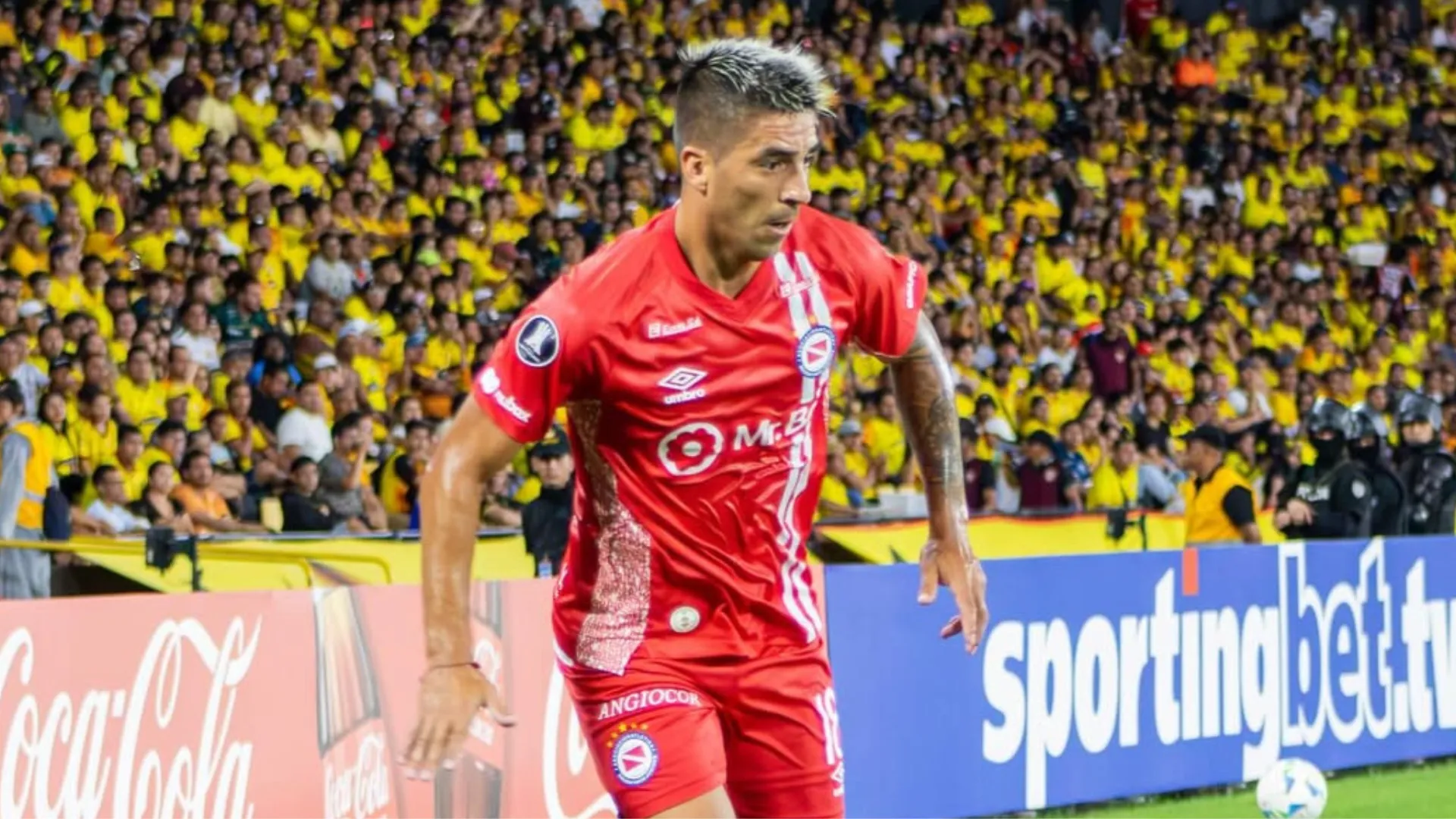 Leandro Fernández vuelve a cambiar de club tras salir de Universidad de Chile. (Foto: Argentinos Juniors)