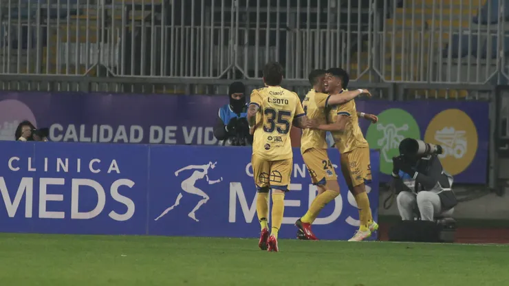 Everton se ilusiona en la tabla