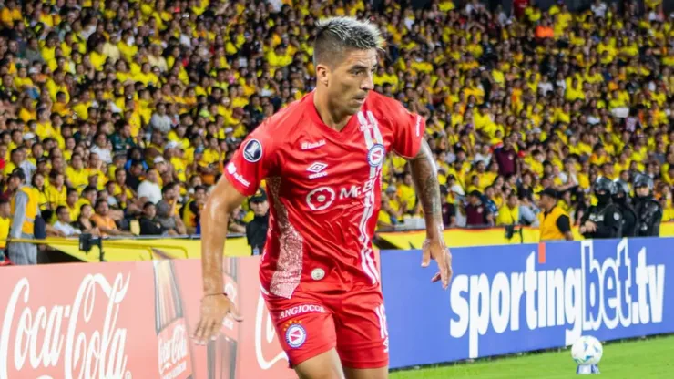 Leandro Fernández tiene un pie fuera de Argentinos Juniors.