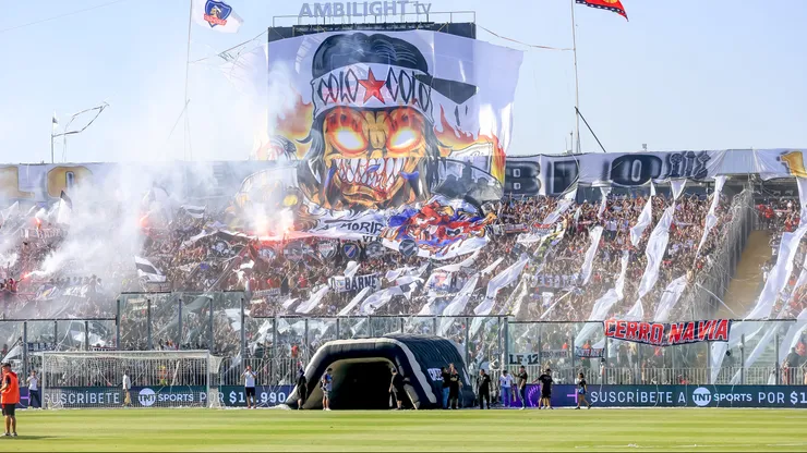 En Colo Colo hacen reclamo por el uso del Estadio Monumental. (Foto: Pepe Alvujar/Photosport)