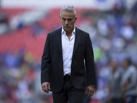 Juvenal Olmos deja el micrófono y vuelve al fútbol