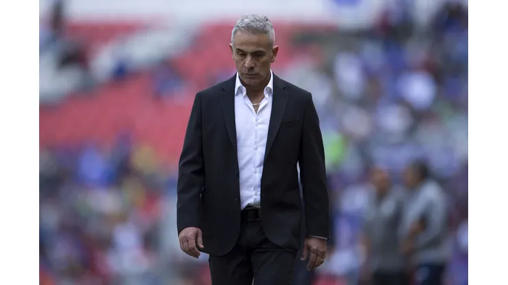 Juvenal Olmos decide dejar los micrófonos para asumir cargo en un club.