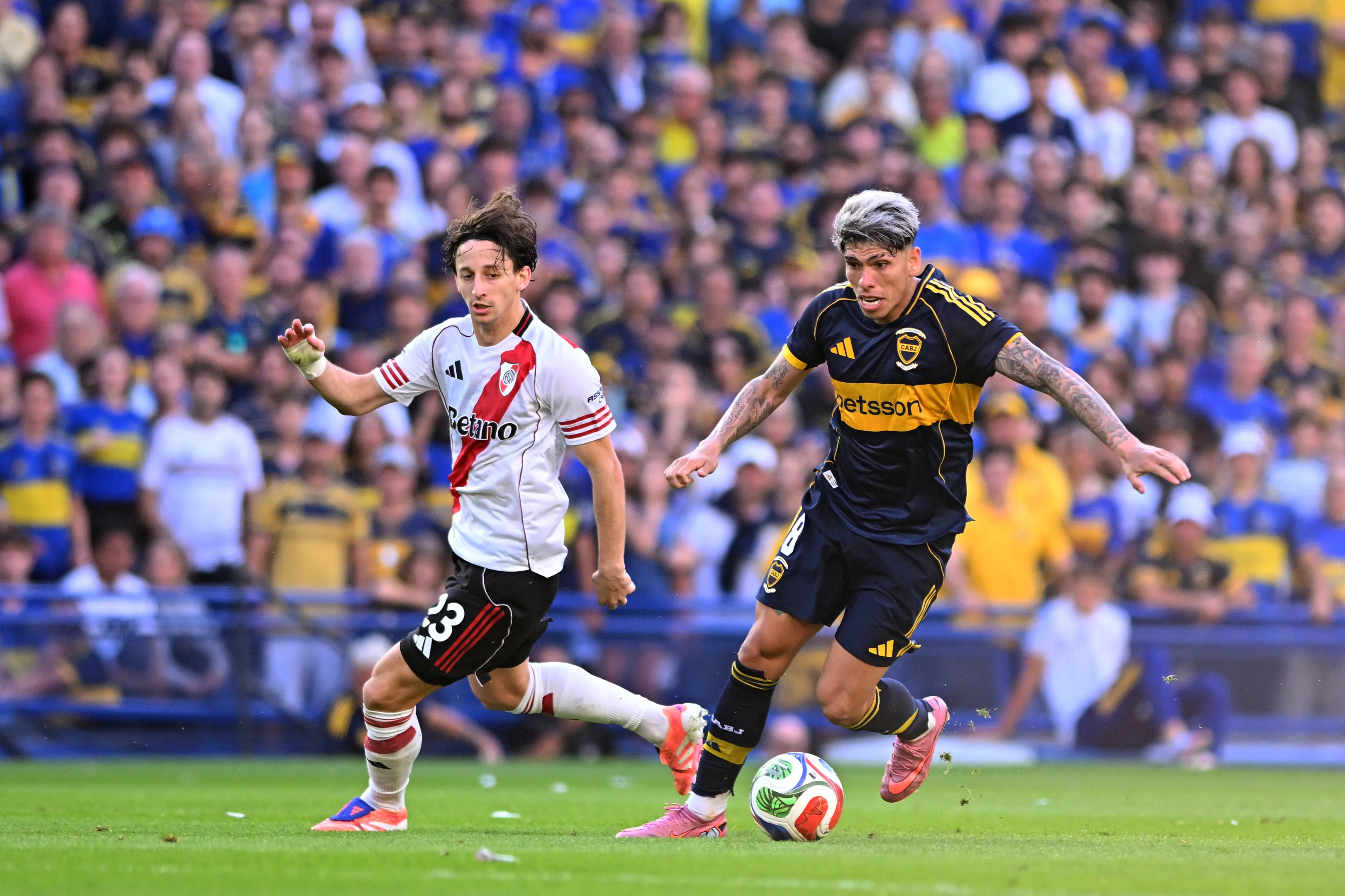 Carlos Palacios ya dejó atrás su lesión en su rodilla derecha | FOTO:  Rodrigo Valle/Getty Images)