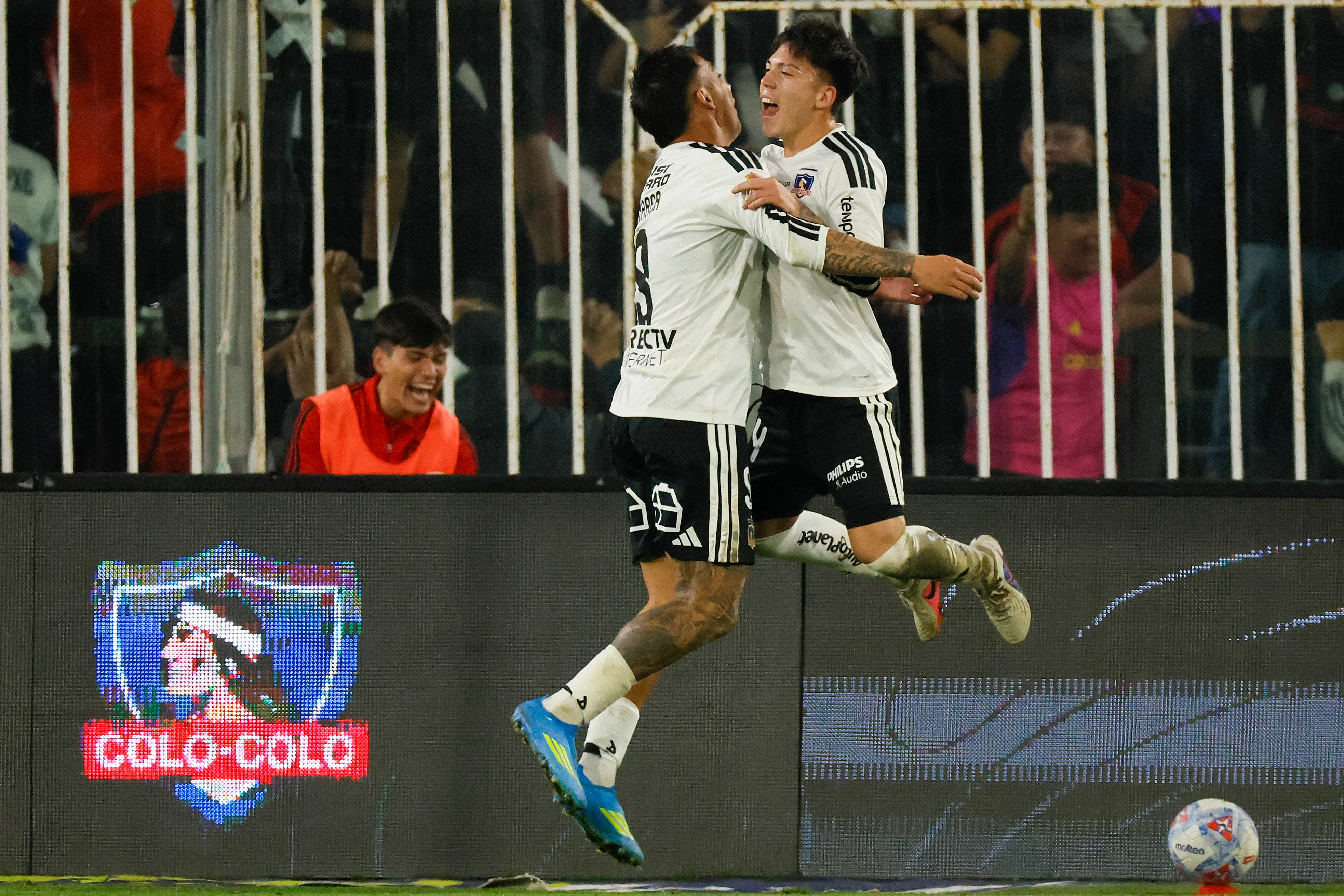 Javier Correa ha hecho dupla en ataque con Leandro Hernández. (Foto: Andrés Piña/Photosport)