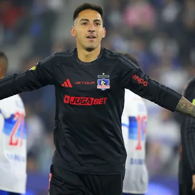 Correa rompe el silencio ante los rumores de salida de Colo Colo y sorprende con su respuesta