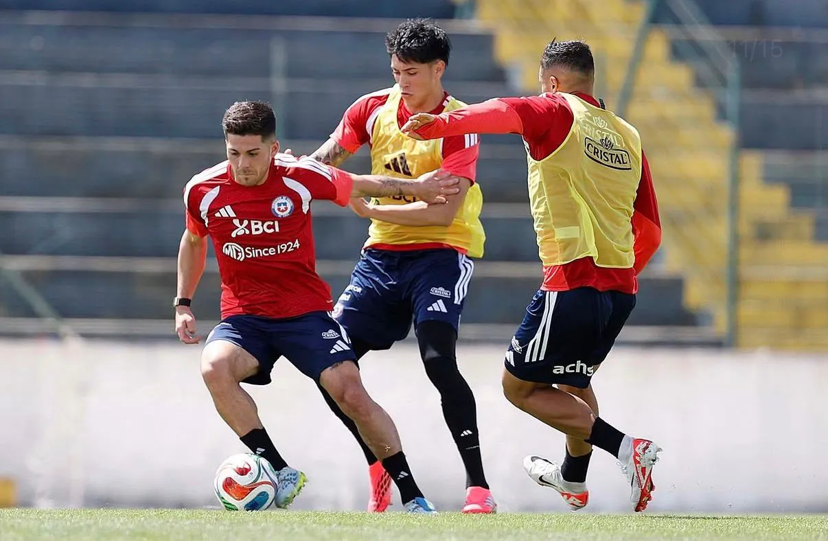 Víctor Felipe Méndez está con La Roja en Europa. (Foto: Carlos Parra – FFCh)